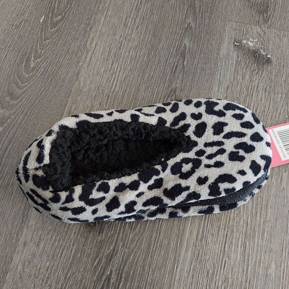 NWT Isaac Mizrahi Women's Black Gray Faux Sherpa Leopard Slipper Medium - Picture 2 of 4